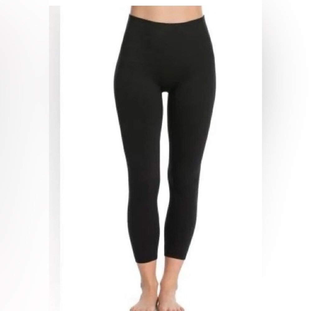 SPANX Black Legging Like New High-Rise Tummy Control Capri - MSRP $98